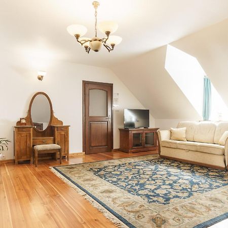 Apartamenty W Dworku Cheval Kraków Exteriör bild