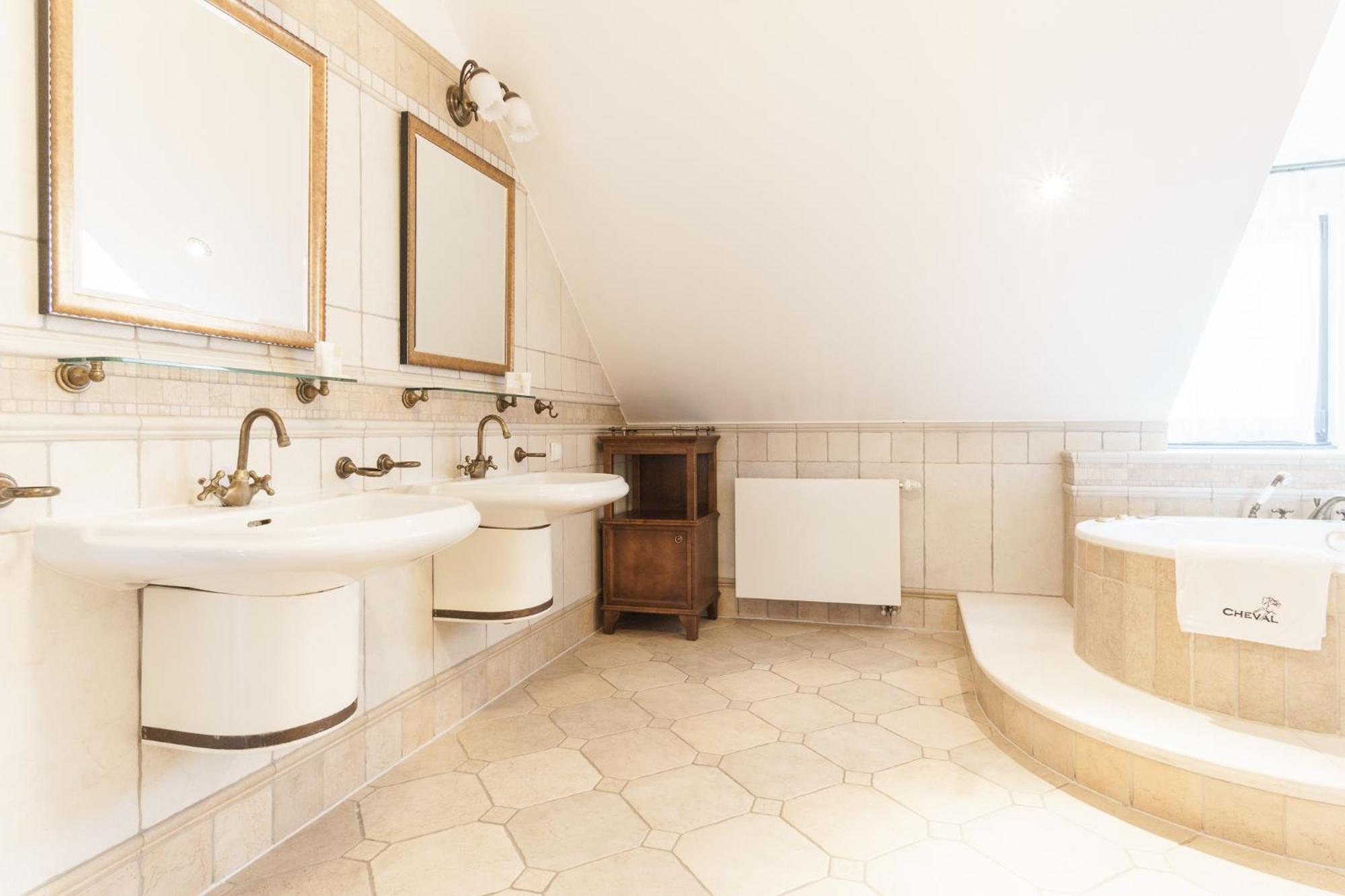 Apartamenty W Dworku Cheval Kraków Exteriör bild