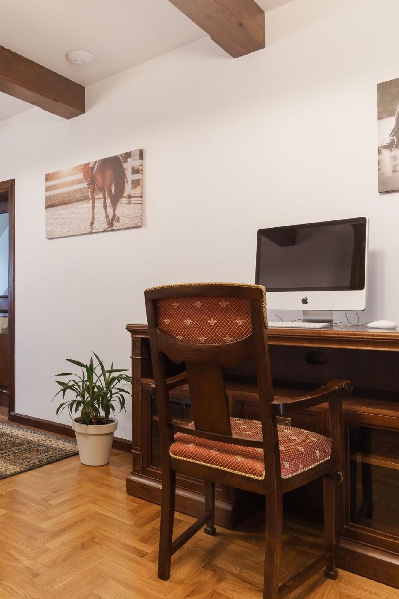 Apartamenty W Dworku Cheval Kraków Exteriör bild