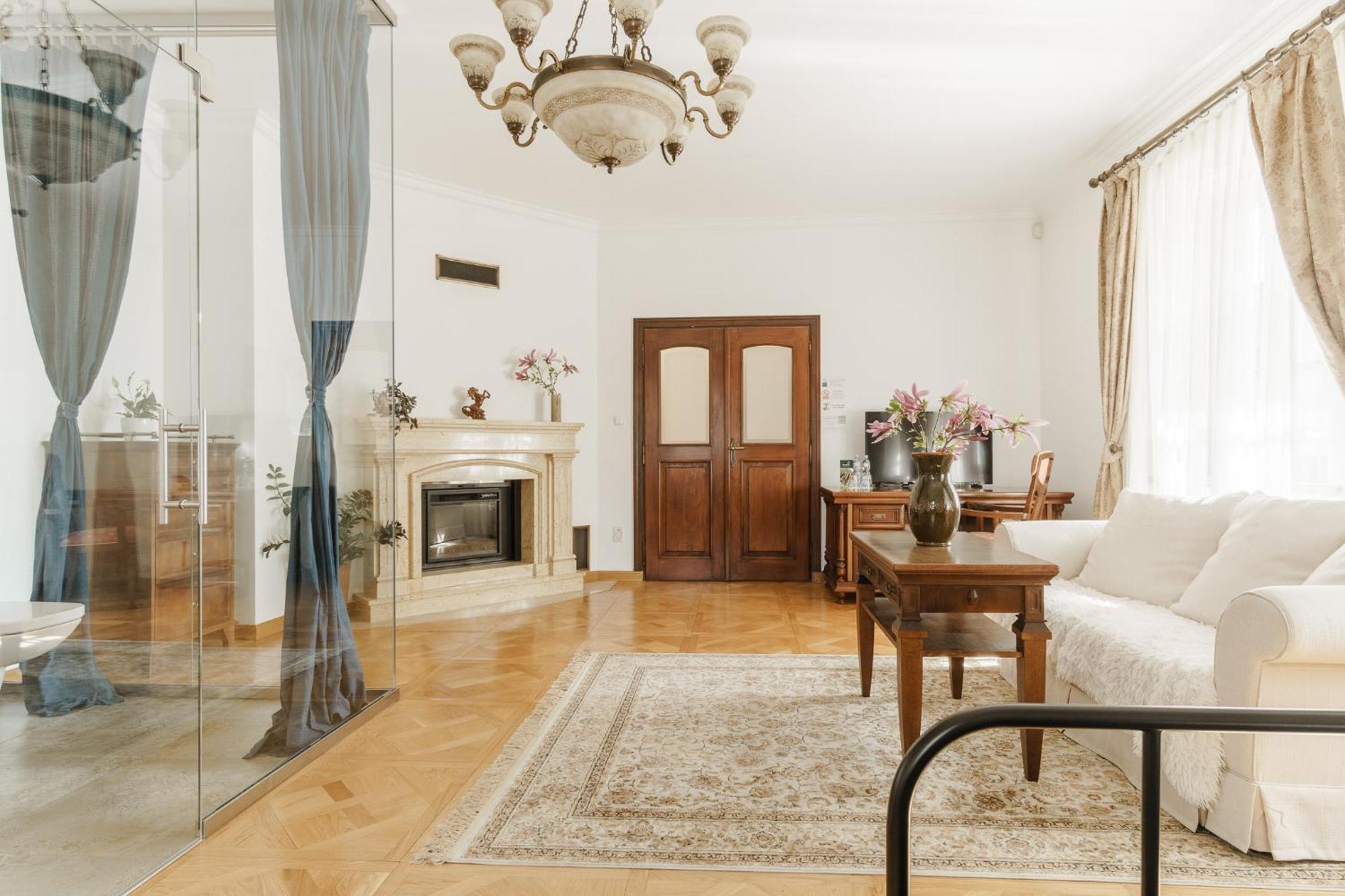 Apartamenty W Dworku Cheval Kraków Exteriör bild