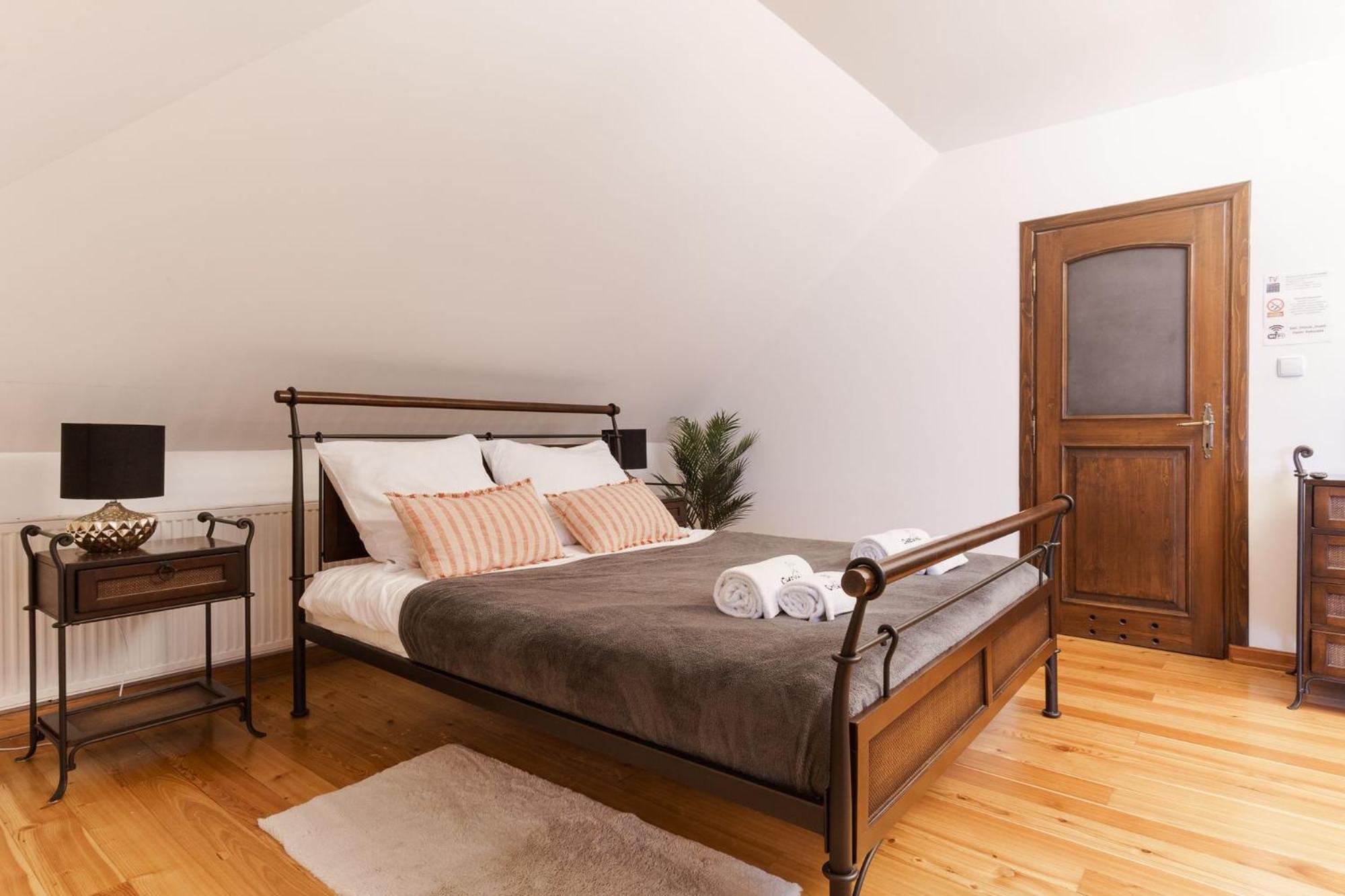 Apartamenty W Dworku Cheval Kraków Exteriör bild