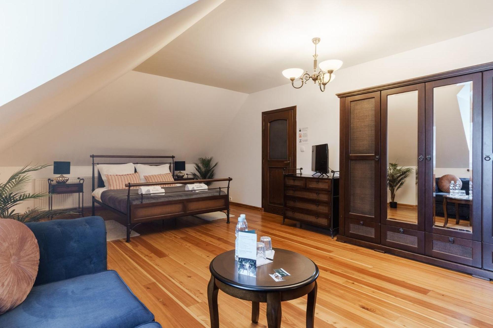 Apartamenty W Dworku Cheval Kraków Exteriör bild