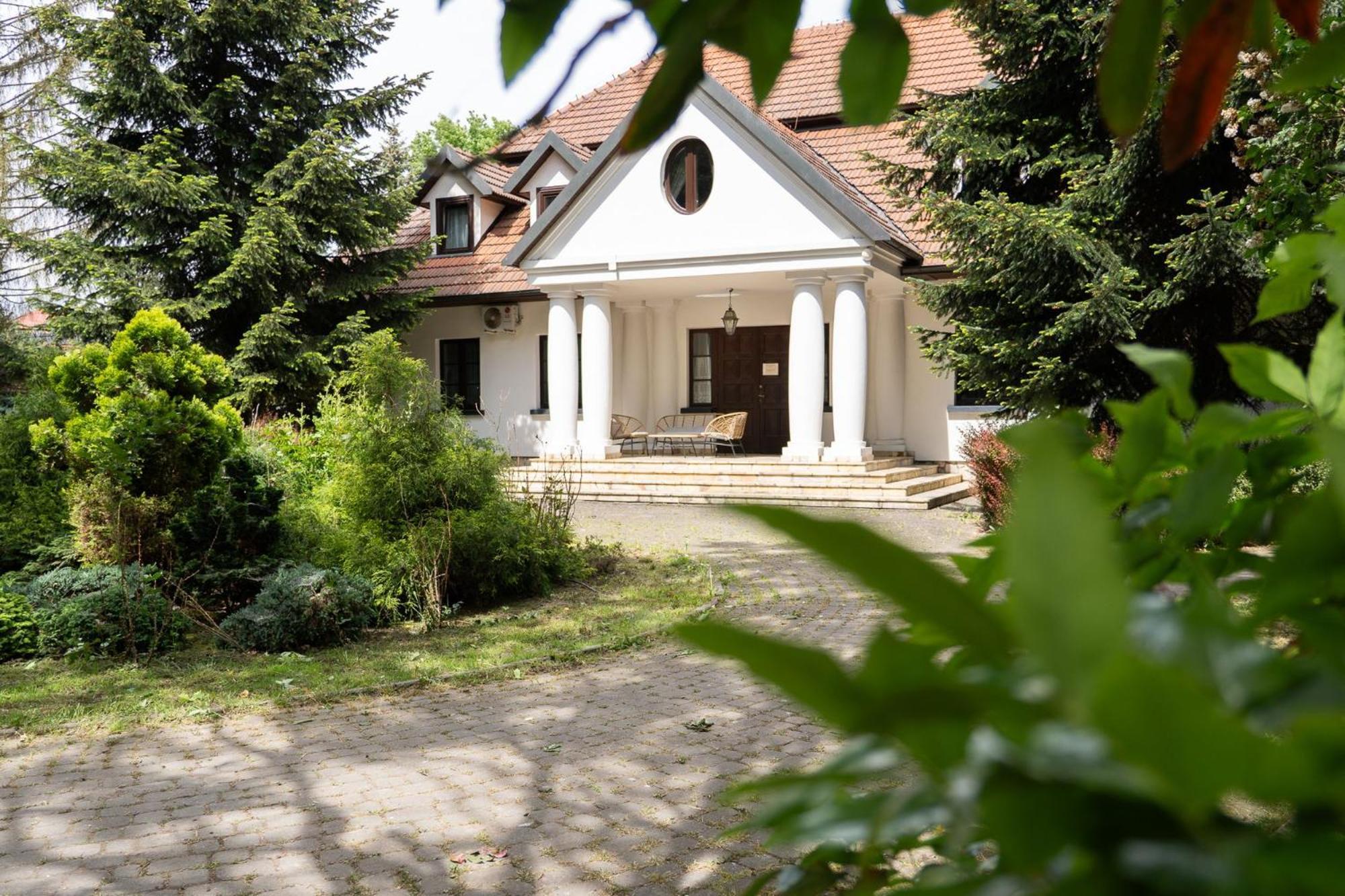 Apartamenty W Dworku Cheval Kraków Exteriör bild